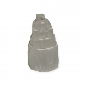 Monolitos de sal del Himalaya en color rosa y blanco, de diferentes tamaños, colocados sobre fondo blanco